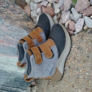 Sorel waterproof gray winter snow boots kids sz 11